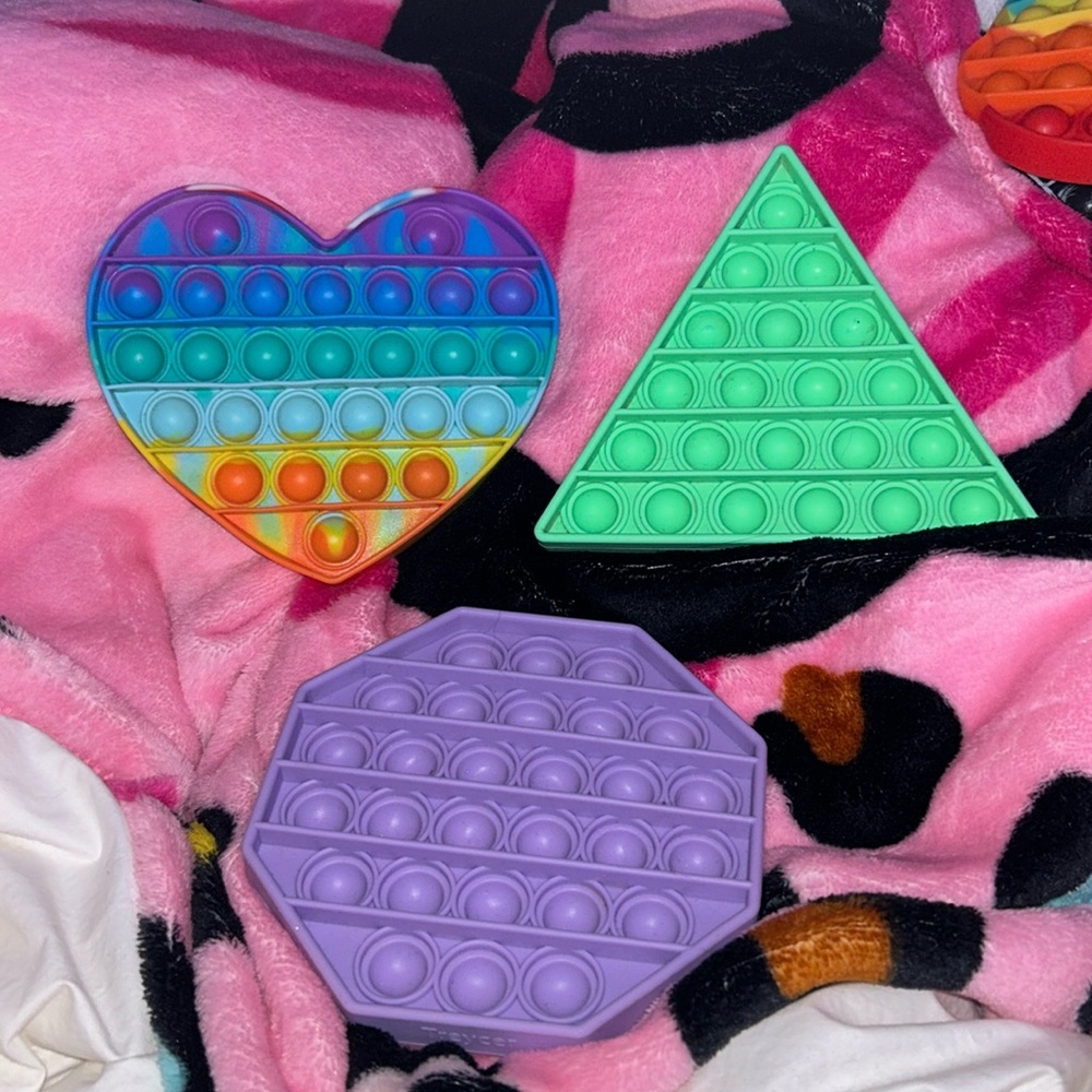 Three cool shaped fun color pop it’s